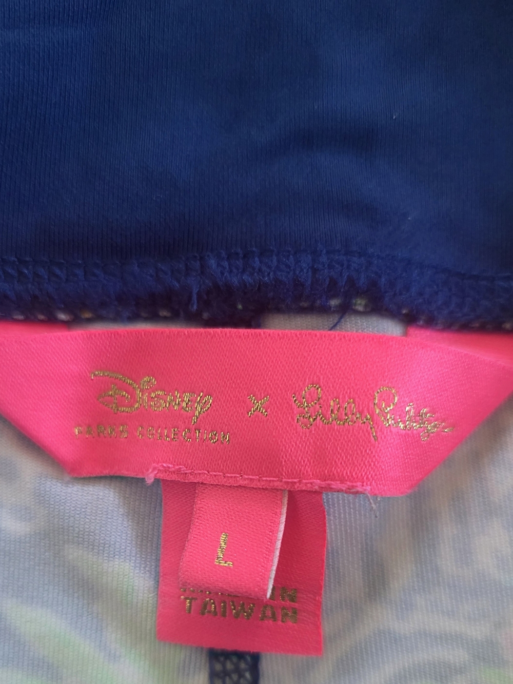 Disney Parks x Lilly Pulitzer "Lilly Loves Mickey" Leggings *Limited Edition* - Picture 9 of 10